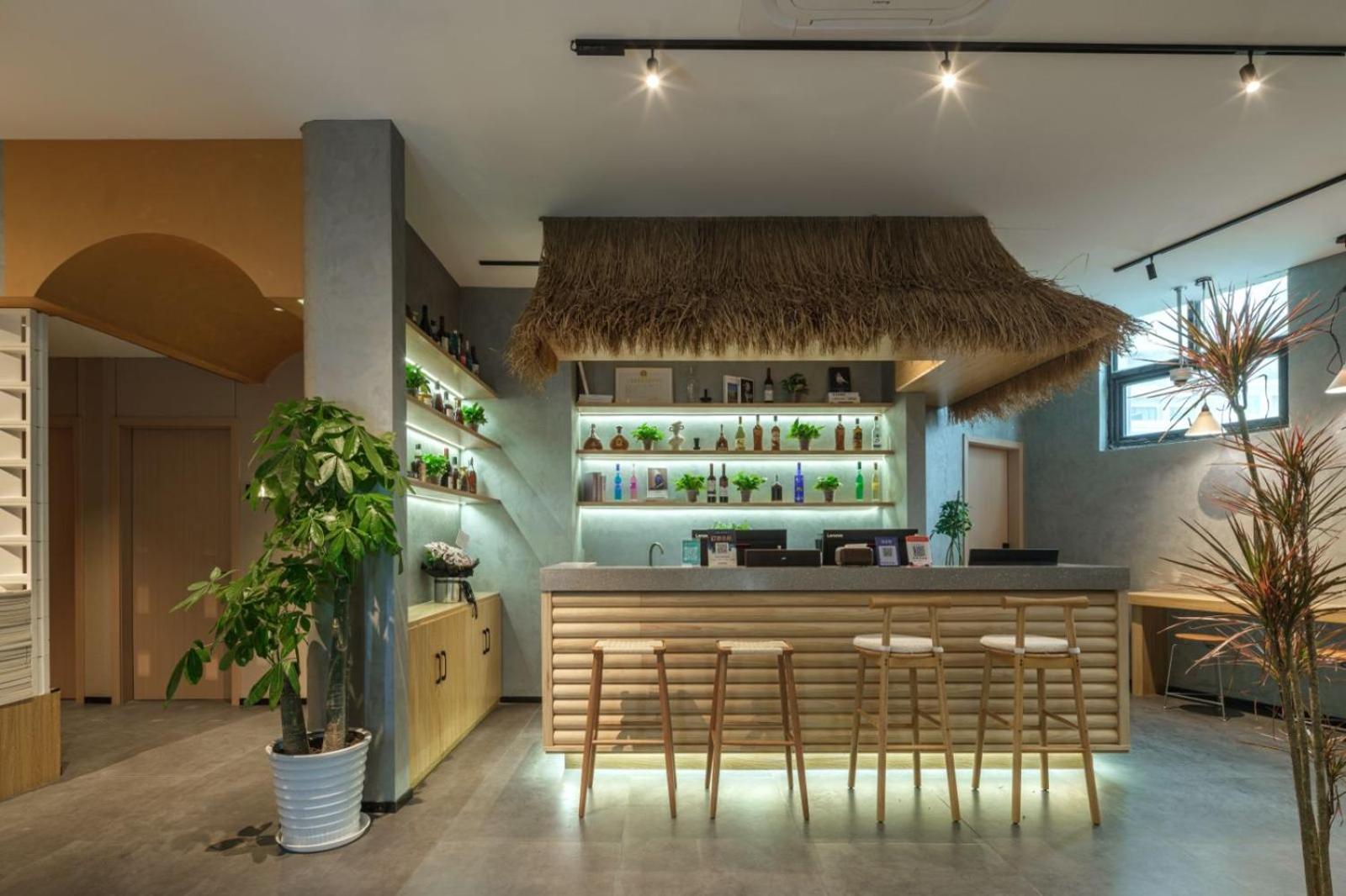 Denpa Inn-lao Ximen Metro Station Branch Hostel
